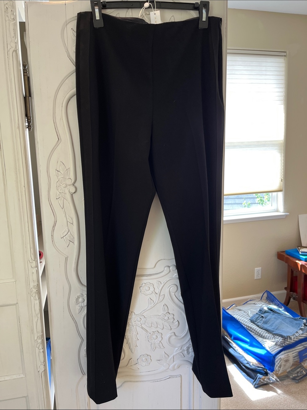 Trina Turk Black Skinny Pull-On Pants